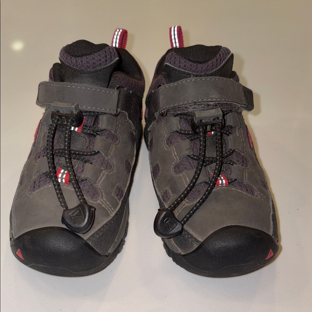 KEEN Shoes (little boys ) size 8